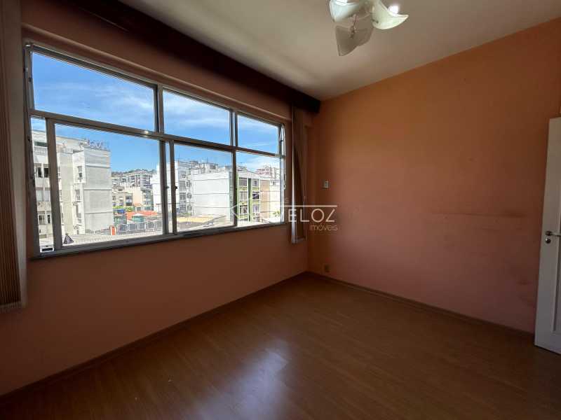 Apartamento à venda com 2 quartos, 70m² - Foto 11