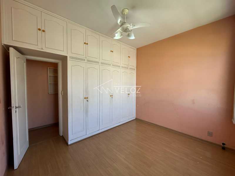 Apartamento à venda com 2 quartos, 70m² - Foto 12