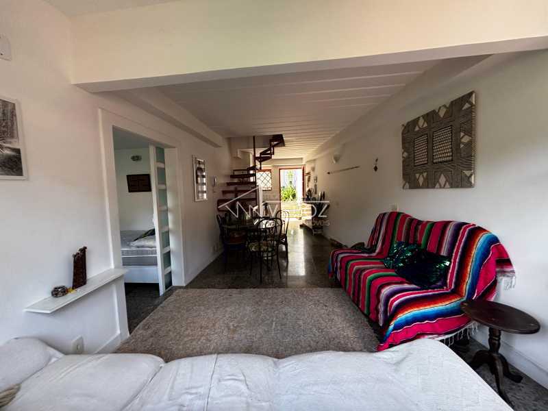 Apartamento à venda com 2 quartos, 75m² - Foto 2