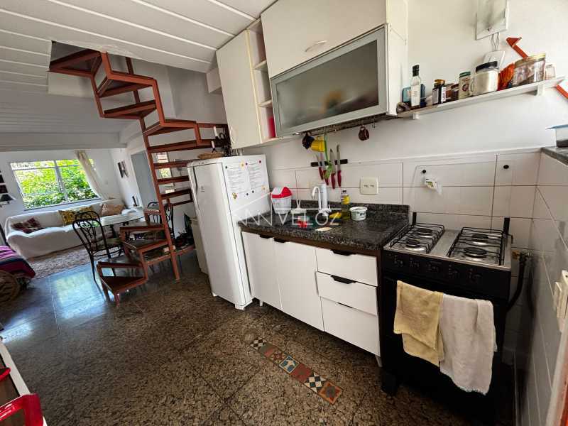 Apartamento à venda com 2 quartos, 75m² - Foto 4
