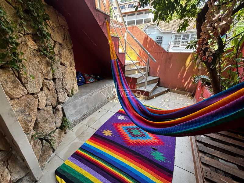 Apartamento à venda com 2 quartos, 75m² - Foto 11