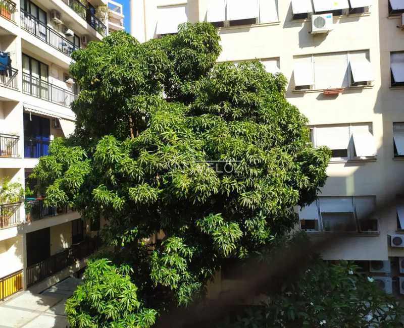 Apartamento à venda com 2 quartos, 70m² - Foto 10