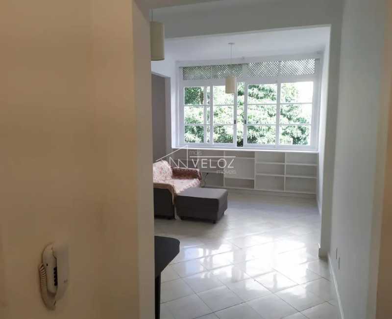 Apartamento à venda com 2 quartos, 70m² - Foto 2