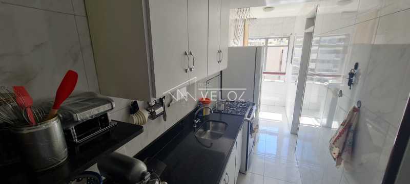 Apartamento à venda com 2 quartos, 62m² - Foto 4