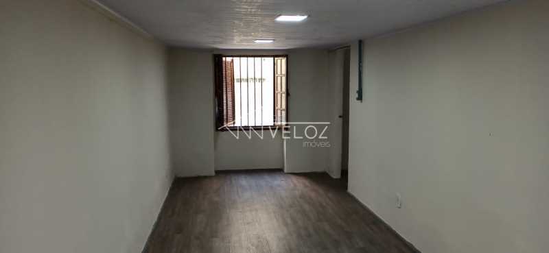 Casa à venda com 8 quartos, 158m² - Foto 2