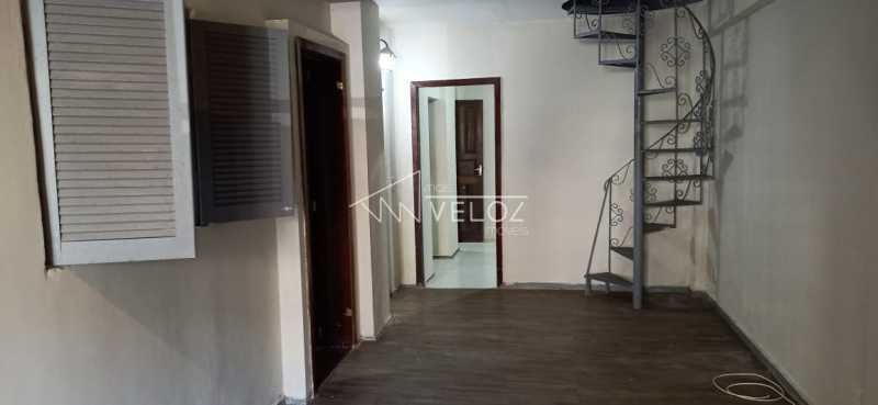 Casa à venda com 8 quartos, 158m² - Foto 1