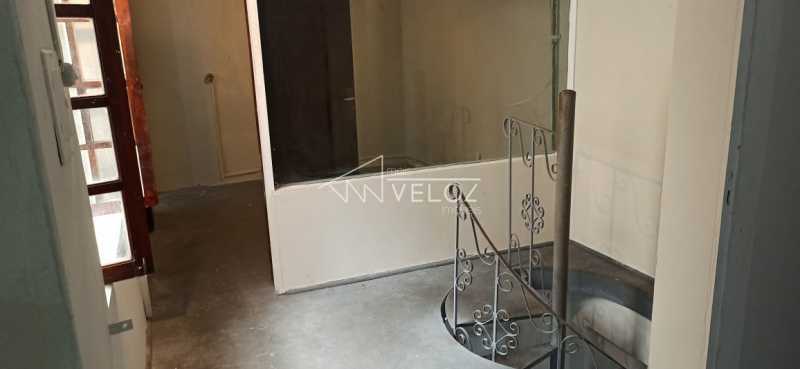 Casa à venda com 8 quartos, 158m² - Foto 17