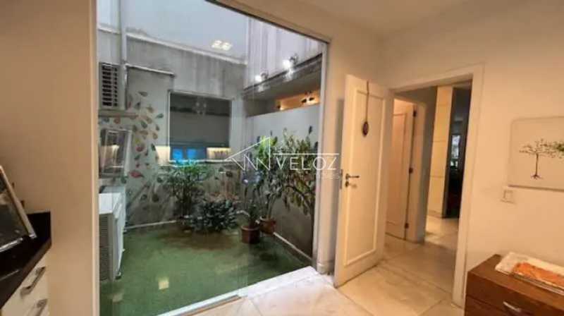 Apartamento à venda com 3 quartos, 261m² - Foto 4
