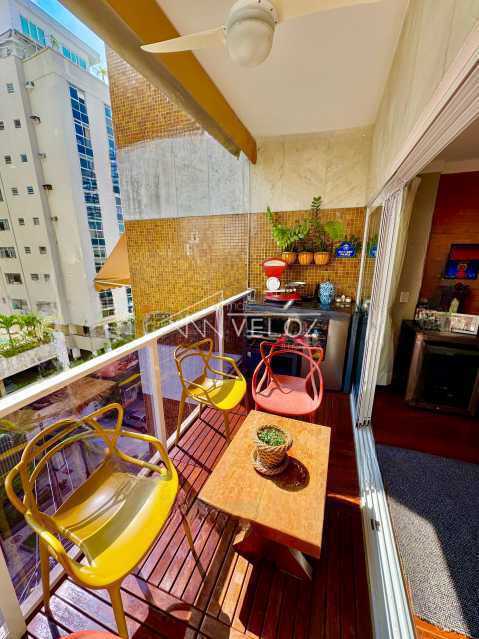 Apartamento à venda com 3 quartos, 140m² - Foto 3