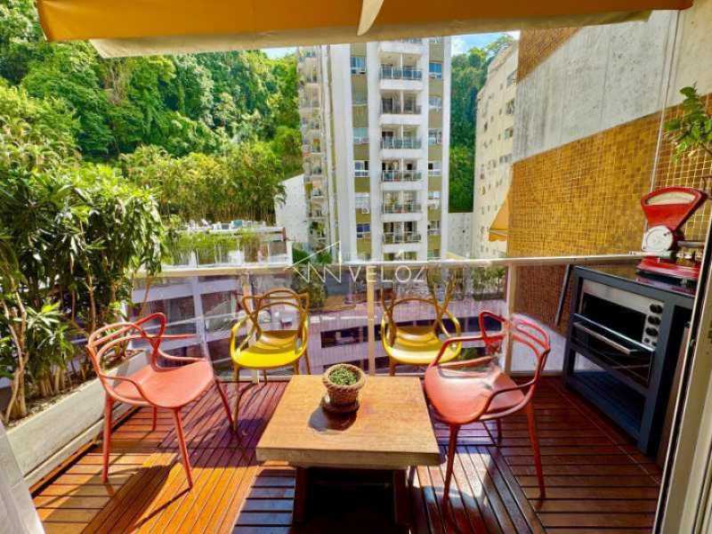 Apartamento à venda com 3 quartos, 140m² - Foto 2