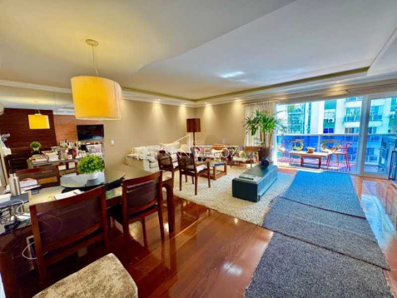 Apartamento à venda com 3 quartos, 140m² - Foto 1