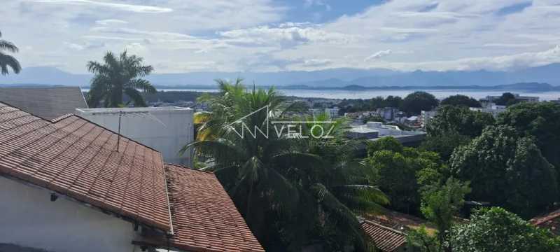 Casa à venda com 2 quartos, 450m² - Foto 2