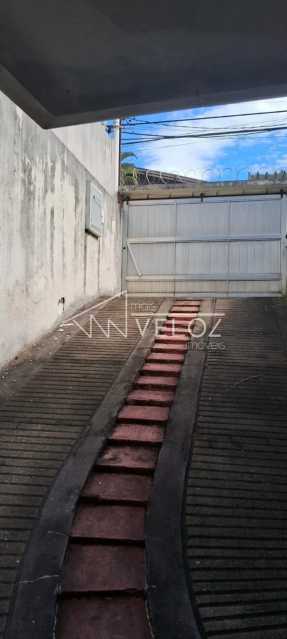 Casa à venda com 2 quartos, 450m² - Foto 17