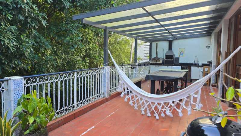 Cobertura à venda com 3 quartos, 270m² - Foto 1