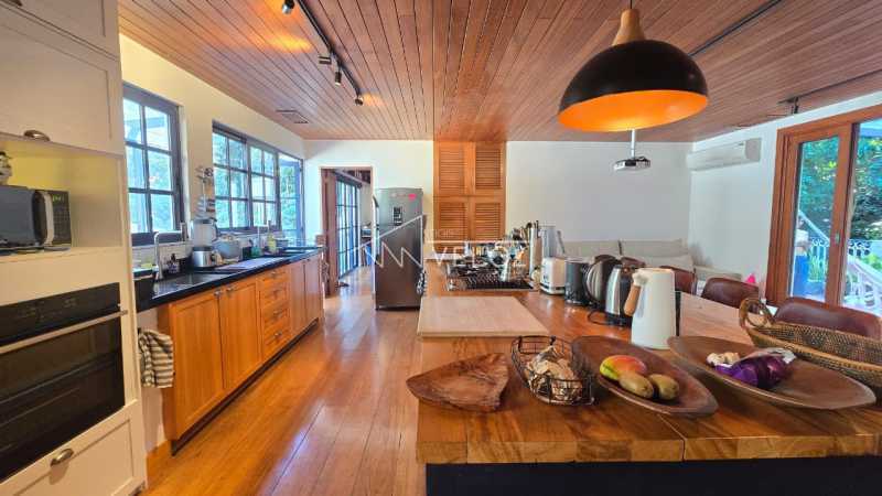 Cobertura à venda com 3 quartos, 270m² - Foto 4