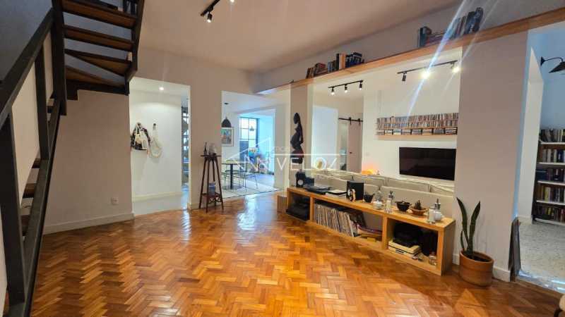 Cobertura à venda com 3 quartos, 270m² - Foto 25