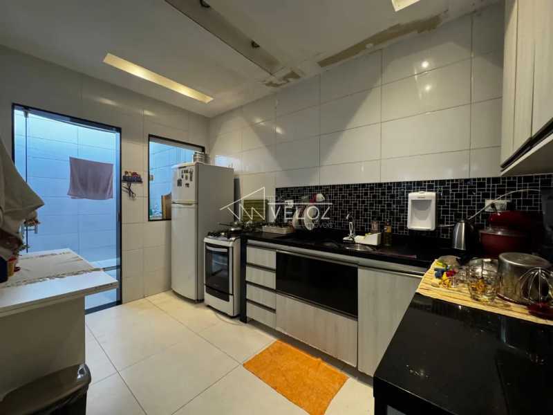 Apartamento à venda com 2 quartos, 62m² - Foto 11