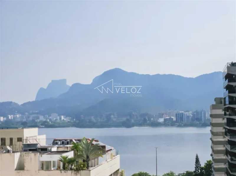 Cobertura à venda com 3 quartos, 230m² - Foto 2