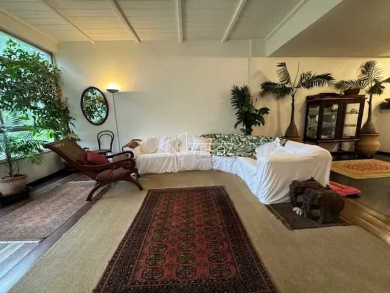 Apartamento à venda com 4 quartos, 175m² - Foto 2