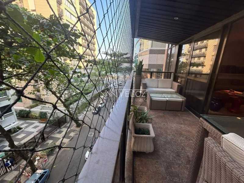 Apartamento à venda com 4 quartos, 270m² - Foto 1