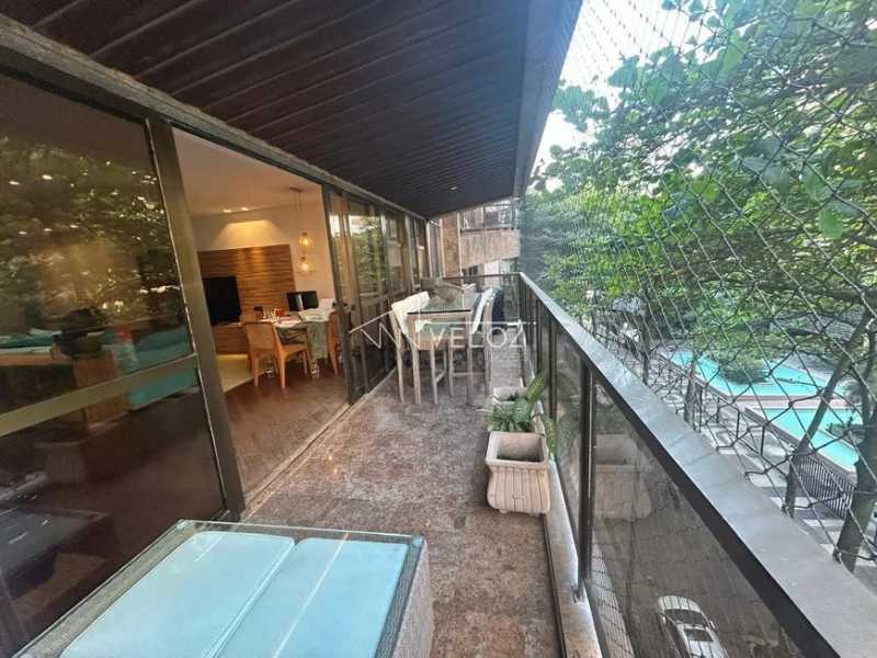 Apartamento à venda com 4 quartos, 270m² - Foto 2