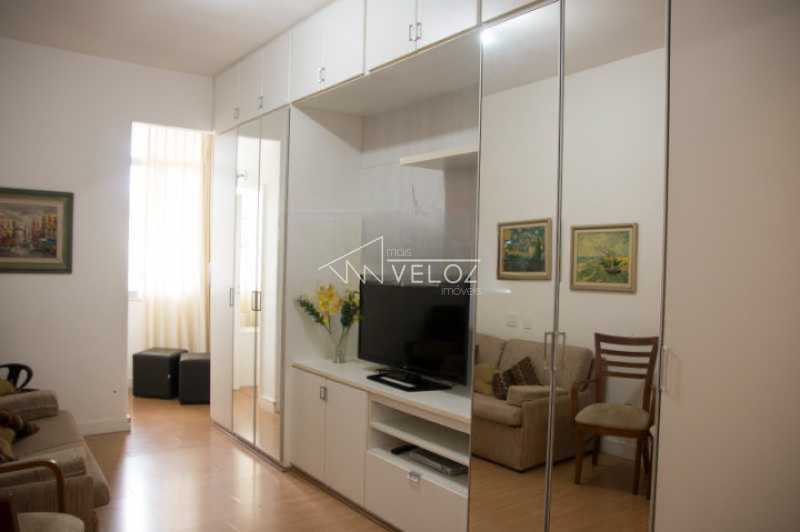 Apartamento à venda com 2 quartos, 70m² - Foto 2