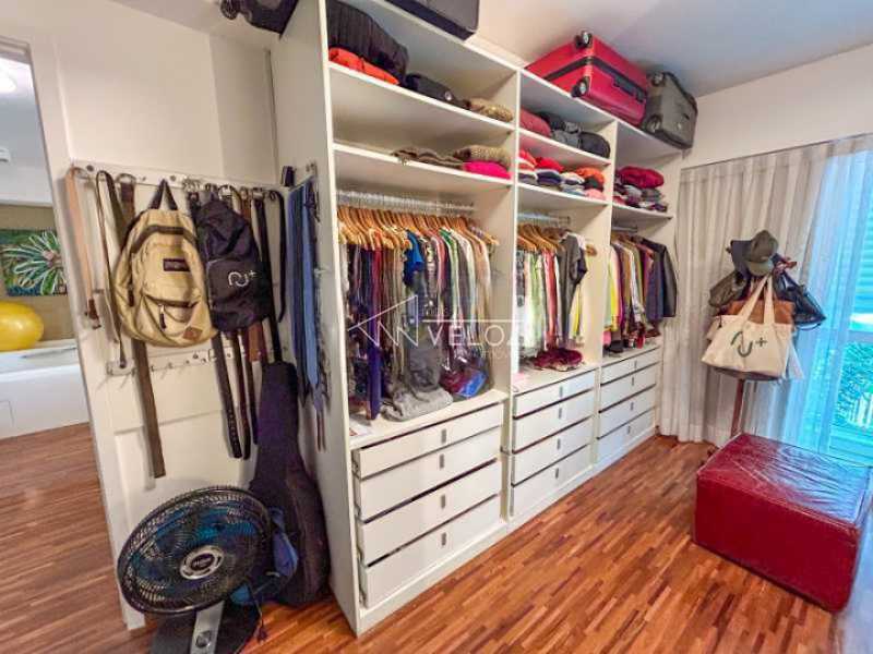 Apartamento à venda com 4 quartos, 227m² - Foto 4