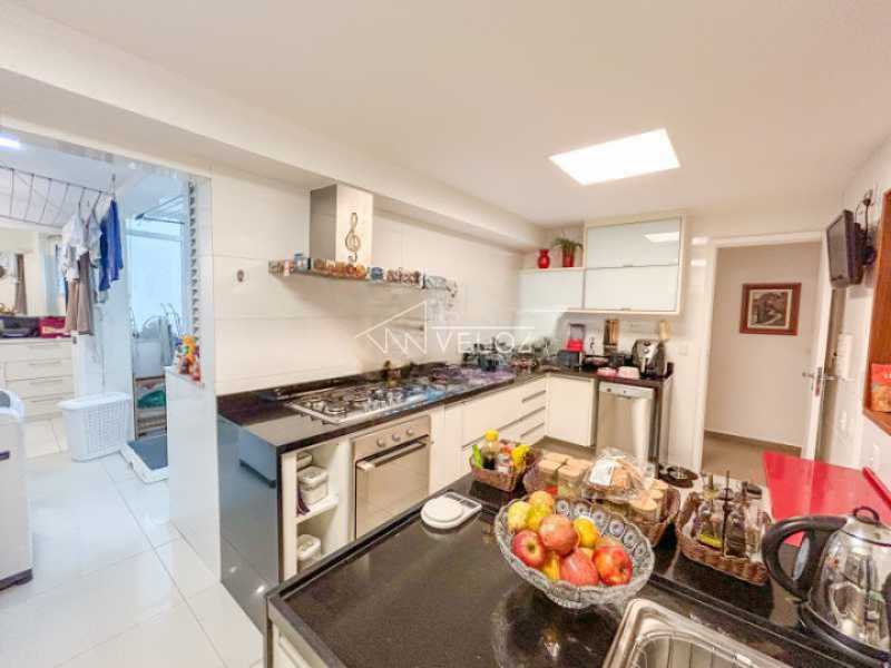 Apartamento à venda com 4 quartos, 227m² - Foto 17