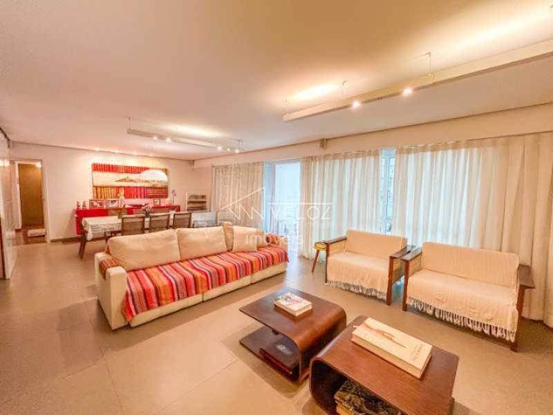 Apartamento à venda com 4 quartos, 227m² - Foto 1
