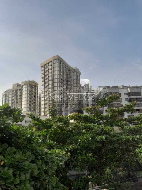 Apartamento à venda com 2 quartos, 70m² - Foto 13