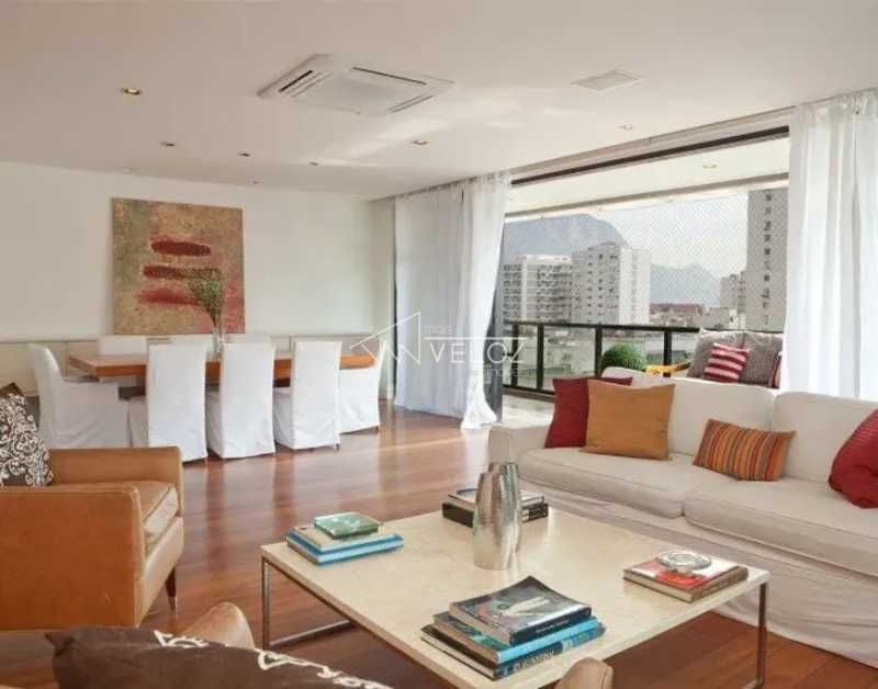 Apartamento à venda com 4 quartos, 233m² - Foto 2
