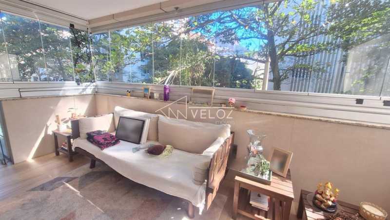 Apartamento à venda com 3 quartos, 131m² - Foto 2