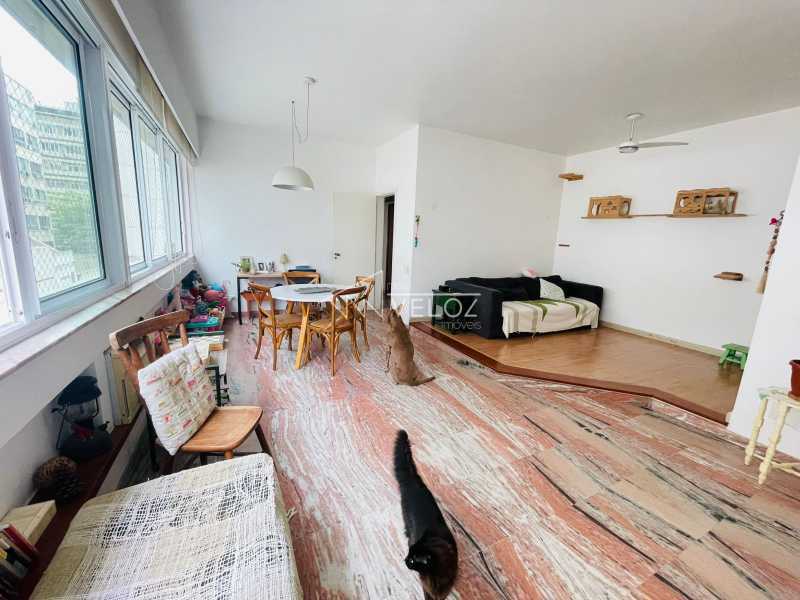 Apartamento à venda com 3 quartos, 118m² - Foto 2