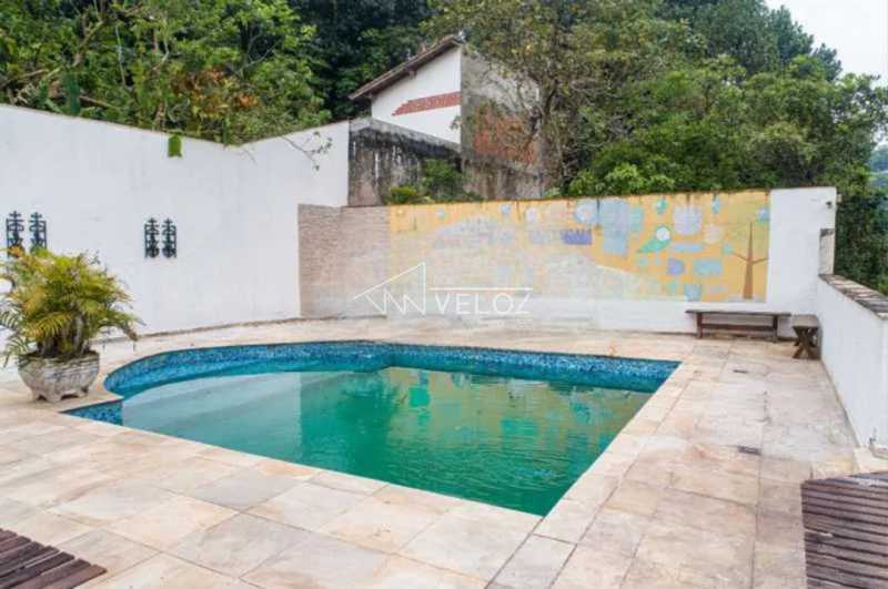 Casa à venda com 6 quartos, 480m² - Foto 1