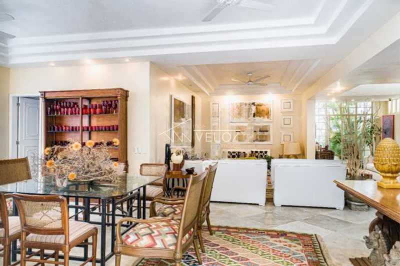 Casa à venda com 6 quartos, 480m² - Foto 2