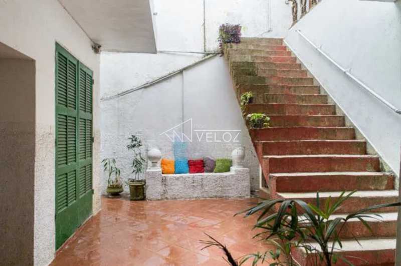 Casa à venda com 6 quartos, 480m² - Foto 7