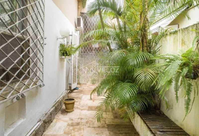 Casa à venda com 6 quartos, 480m² - Foto 23