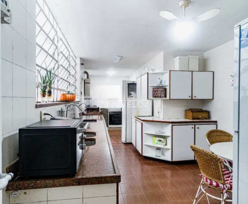 Casa à venda com 6 quartos, 480m² - Foto 25