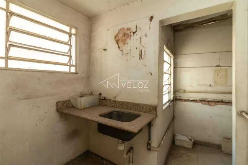 Casa Comercial à venda com 5 quartos, 187m² - Foto 9