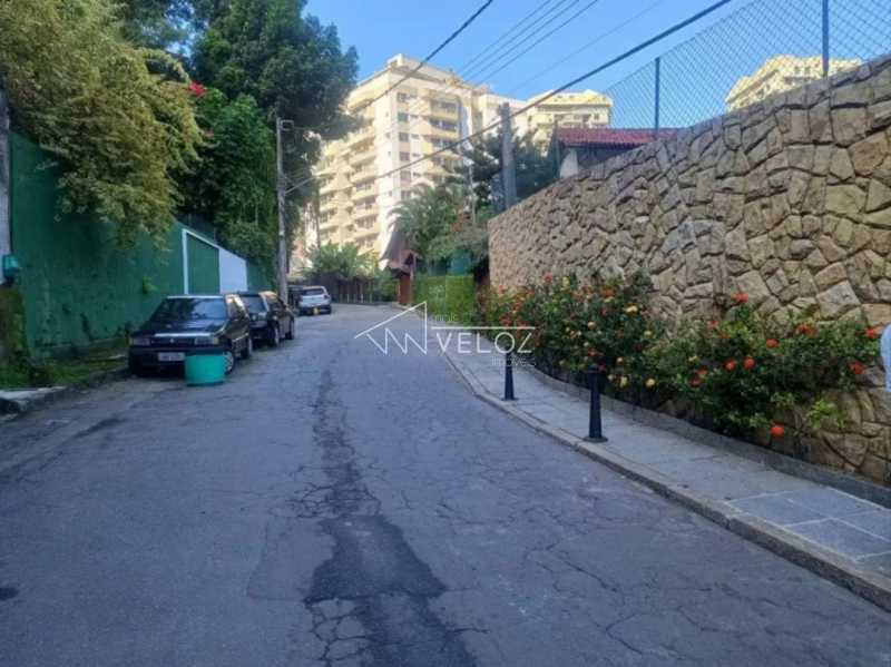 Casa à venda com 4 quartos, 229m² - Foto 2