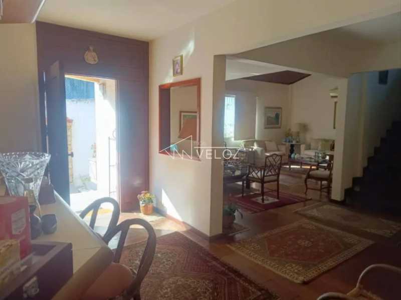 Casa à venda com 4 quartos, 229m² - Foto 9