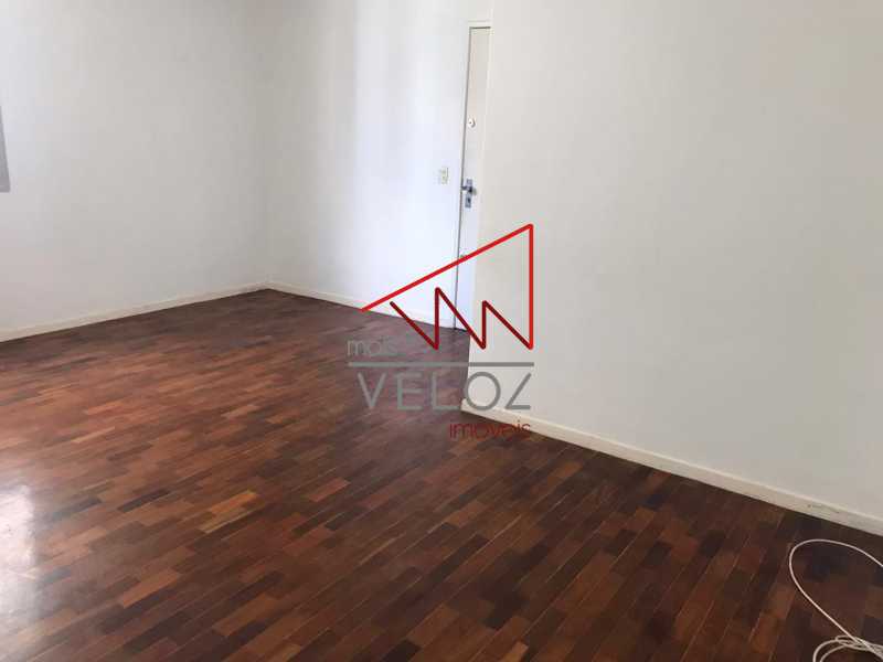 Apartamento à venda com 2 quartos, 75m² - Foto 2