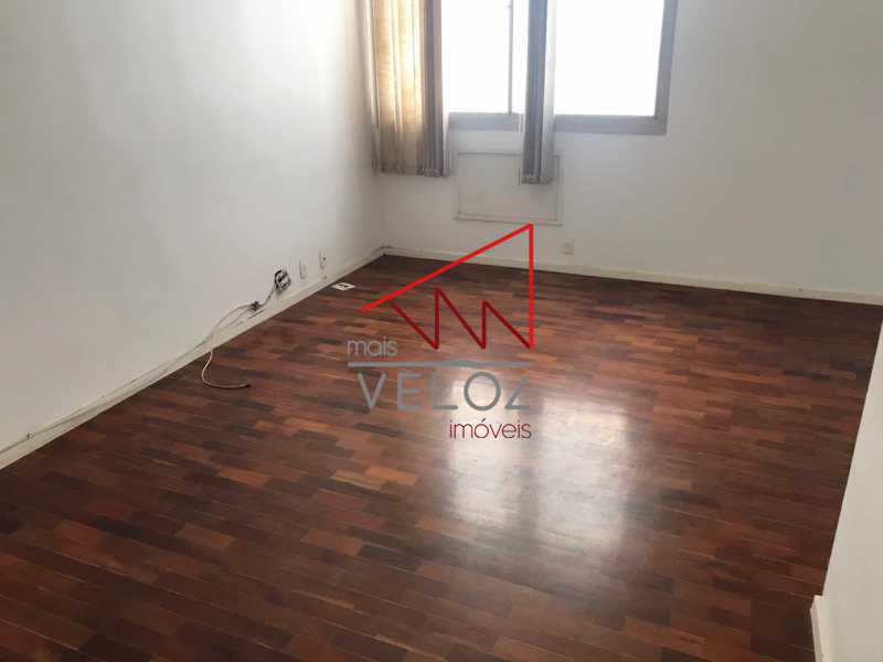 Apartamento à venda com 2 quartos, 75m² - Foto 3