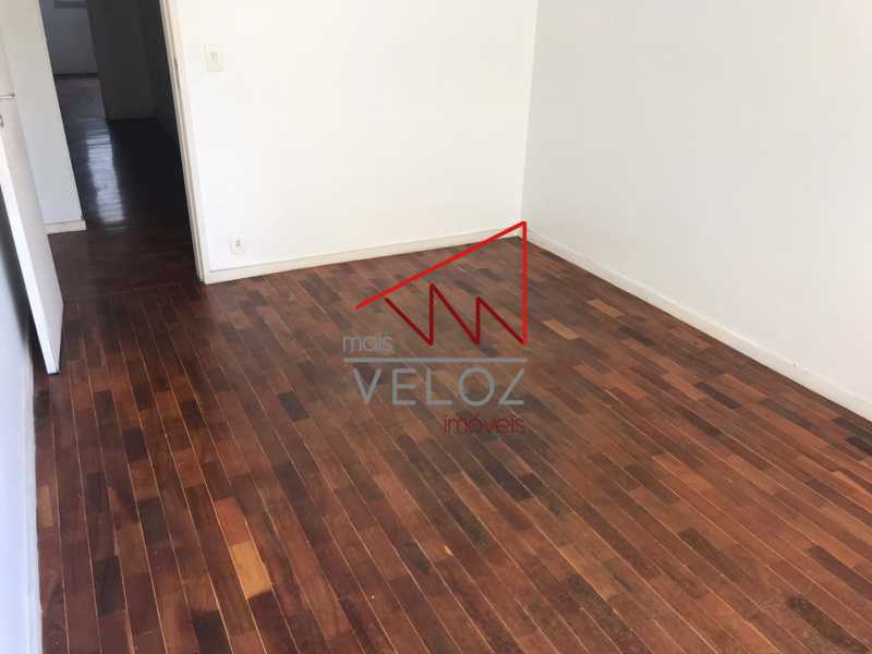 Apartamento à venda com 2 quartos, 75m² - Foto 10