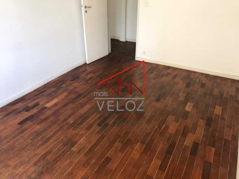 Apartamento à venda com 2 quartos, 75m² - Foto 11