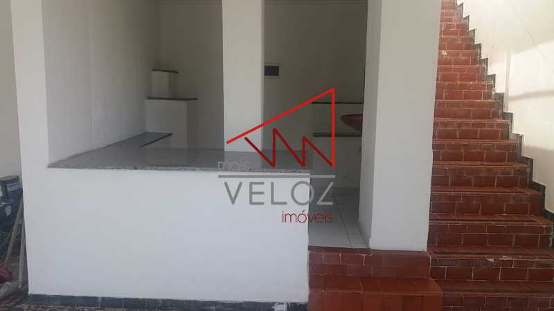 Casa à venda com 4 quartos, 200m² - Foto 4