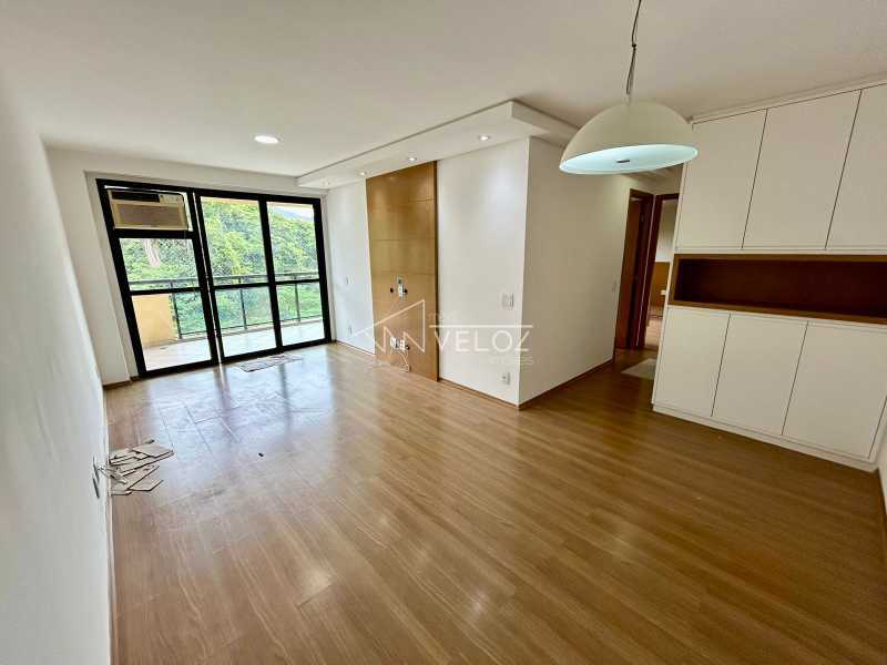 Apartamento à venda com 2 quartos, 77m² - Foto 1