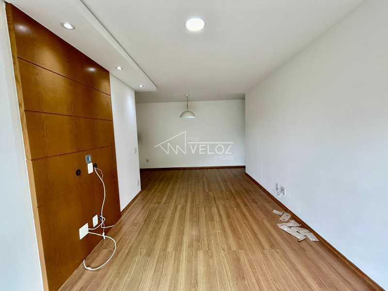 Apartamento à venda com 2 quartos, 77m² - Foto 2