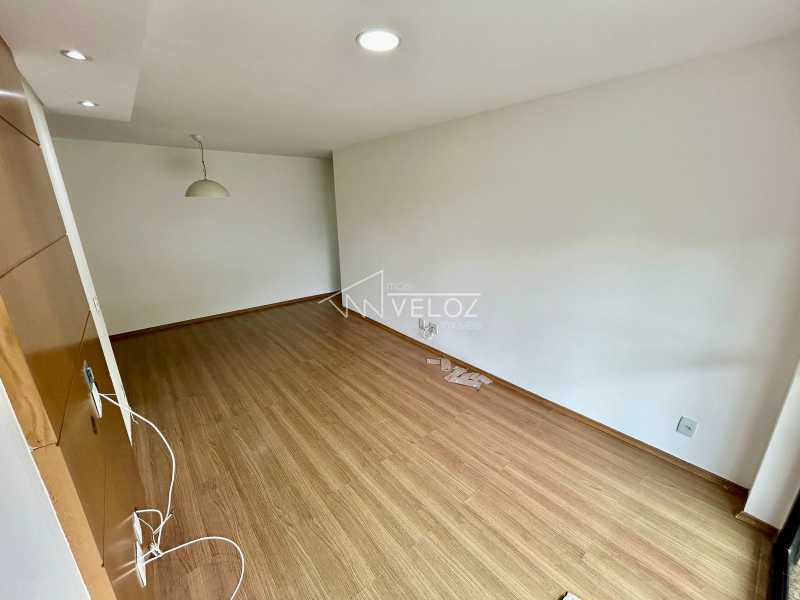 Apartamento à venda com 2 quartos, 77m² - Foto 3