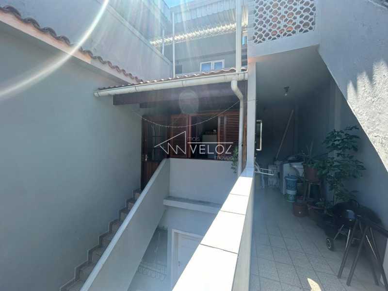 Casa à venda com 2 quartos, 122m² - Foto 3